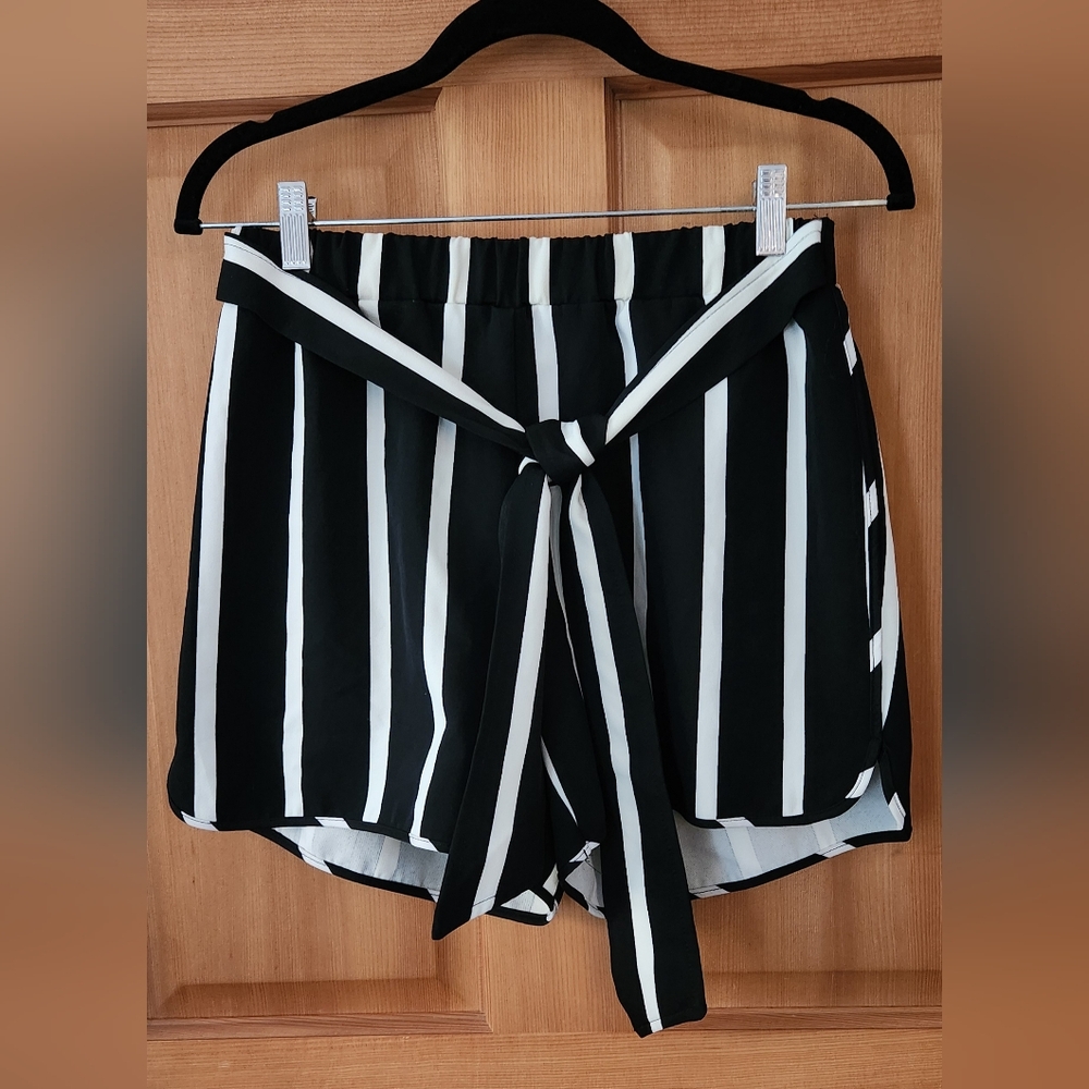 VENUS Black and White Striped Women's Shorts